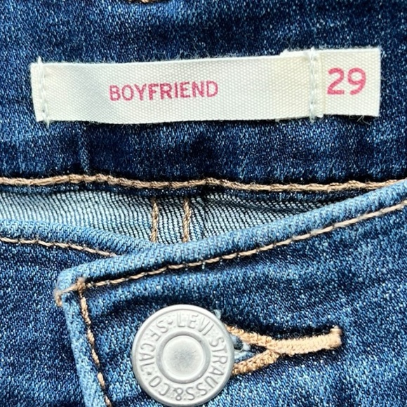 🌻Levi's Boyfriend Fit Mid-rise waist Jeans Women's Size 29 - Picture 2 of 7